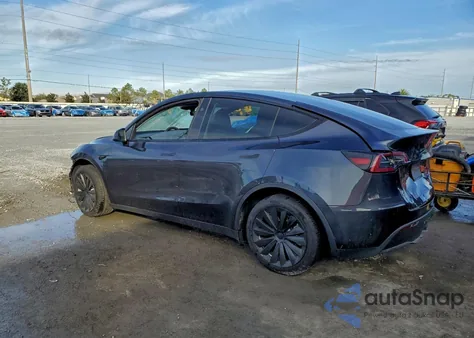 2024 Tesla Model Y z USA, uszkodzony, nr VIN 7SAYGDEE3RA256593